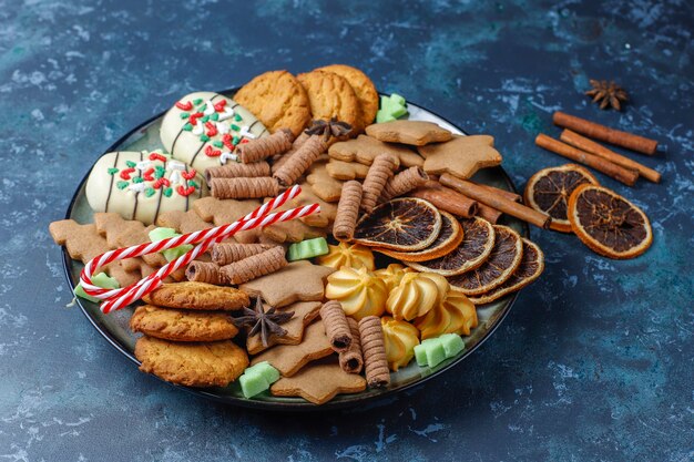 Sabrosas galletas navideñas caseras.