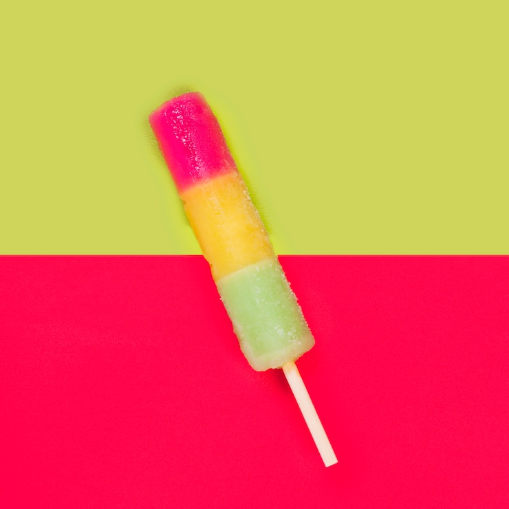 Foto gratuito sabroso helado de fruta en un palo