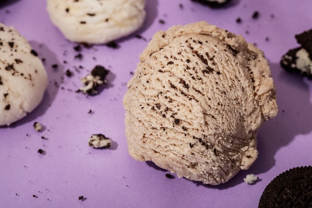 Sabroso helado con galletas