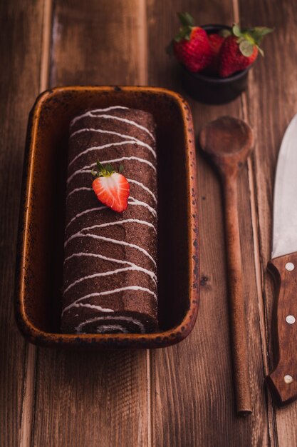 Sabroso postre de chocolate con crema