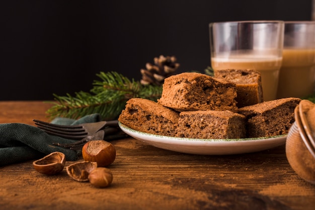 Foto gratuita sabrosos brownies con castañas