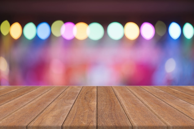 Sala de perspectiva vacía con sparkling bokeh pared y piso de tablón de madera, simulacros de plantilla para la exhibición de su producto