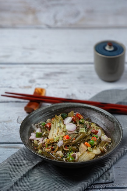 Salado conservado en vinagre comida tailandesa de la ensalada de mostaza.