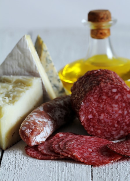 Foto gratuita salami y queso