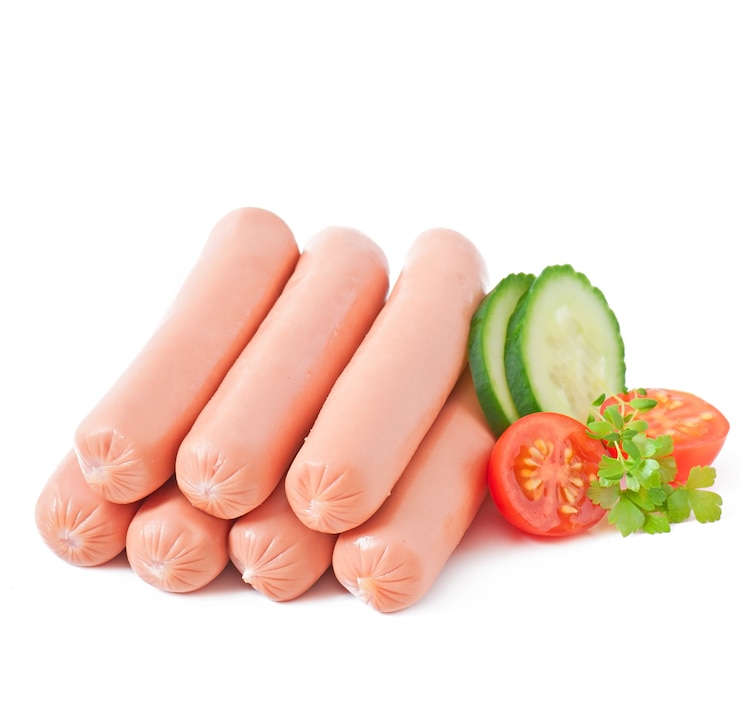 Foto gratuito salchichas a la parrilla y ensalada