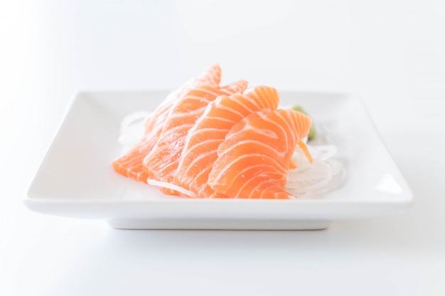 Salmón sashimi crudo