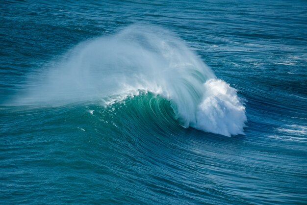 Salpicaduras de olas del mar