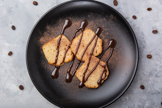 Foto gratuita salsa de chocolate sobre pan de cerca