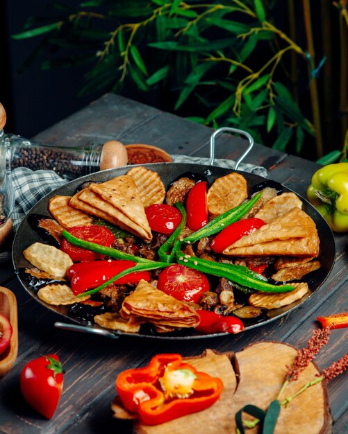 Salvia de carne con champiñones papas y verduras