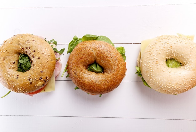 Foto gratuita sándwich de bagel