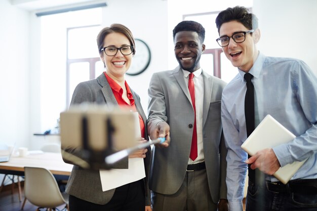 Foto gratuita selfie corporativo