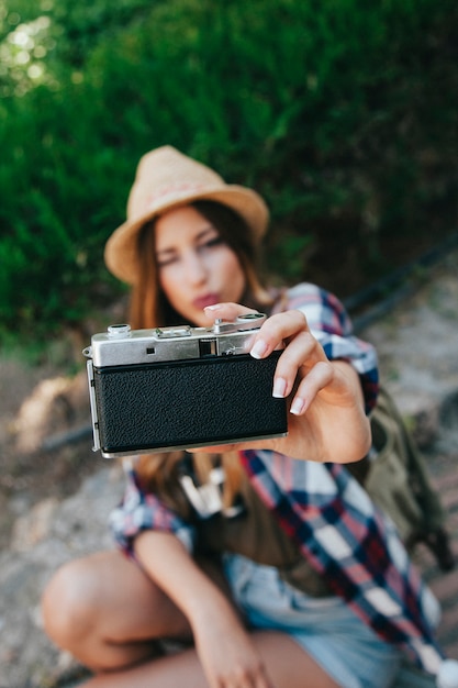 Foto gratuita selfie de viajera