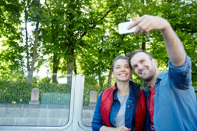 Foto gratuita selfie de viajeros