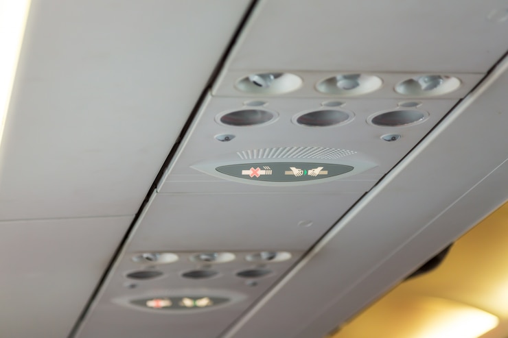 Foto gratuito señales luminosas en el avión
