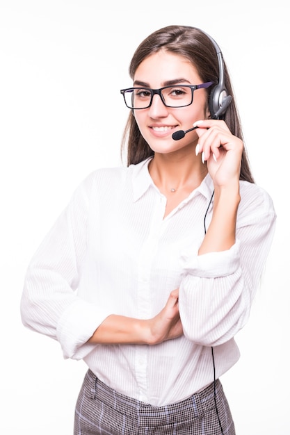 Foto gratuita señora muy sonriente en gafas transparentes, amplia sonrisa, camisa blanca con auriculares aislados en blanco