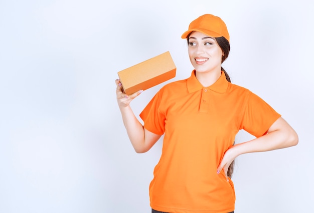 Señorita está lista para la entrega, unishape naranja y paquete