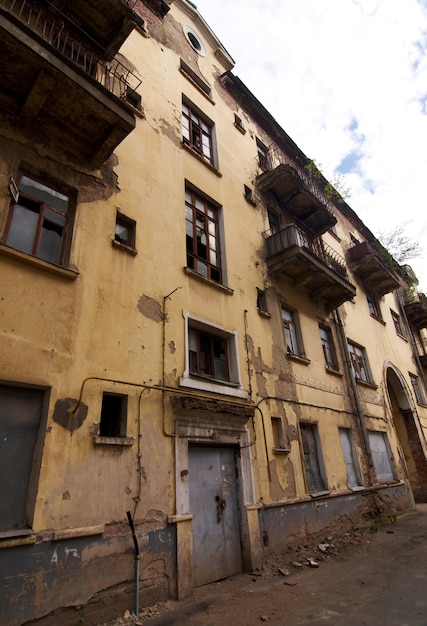 Serie de casas abandonadas