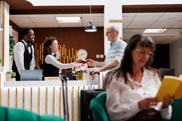 Servicio de check-in y recepción de huéspedes