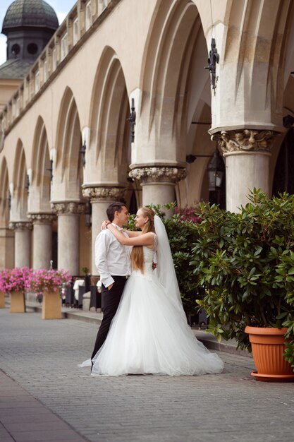 Sesión de fotos de pareja en el día de la boda