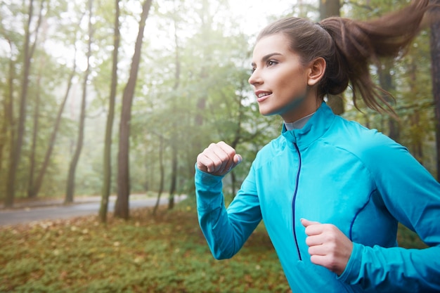 Foto gratuita siempre comienzo un día para correr