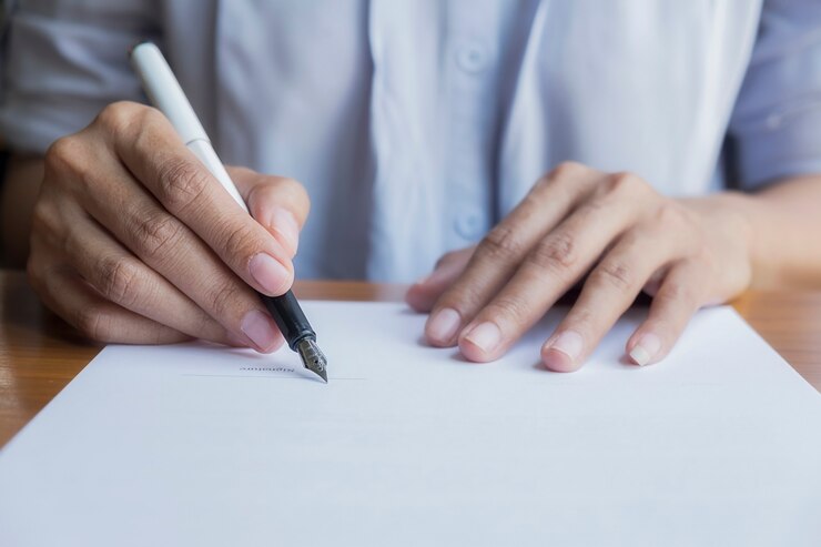Photo Gratis signature female contract sign home male