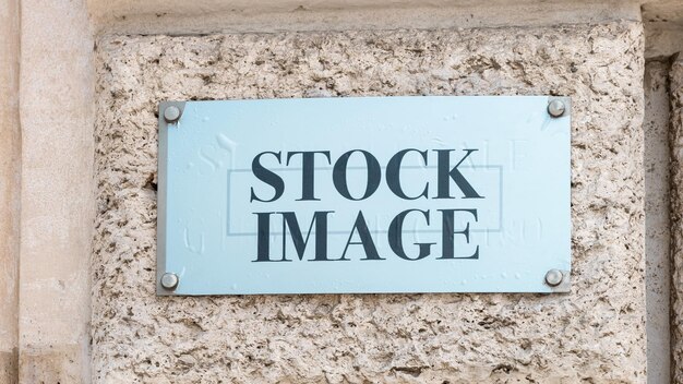 Signo de imagen de stock en una pared.