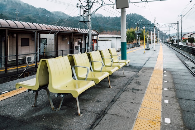 sillón de relax en la estación de tren