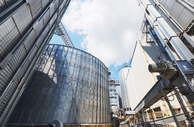 Silos agrícolas. Exterior del edificio.