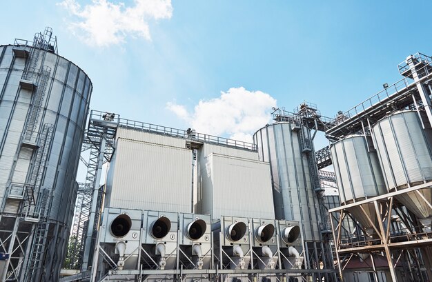 Silos agrícolas. Exterior del edificio.