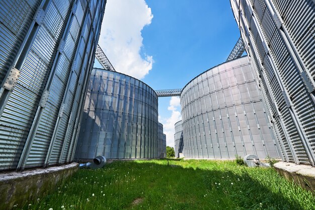 Silos agrícolas. Exterior del edificio.