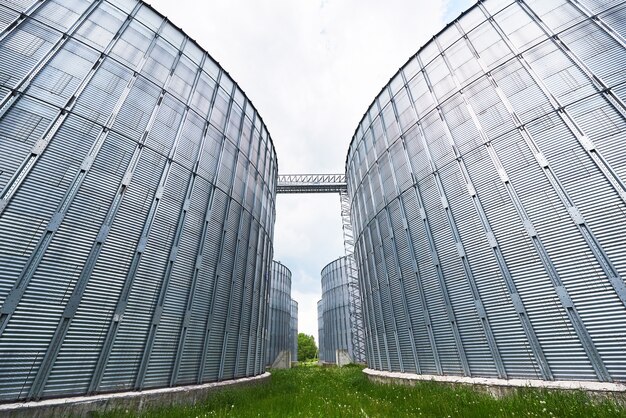 Silos agrícolas. Exterior del edificio.