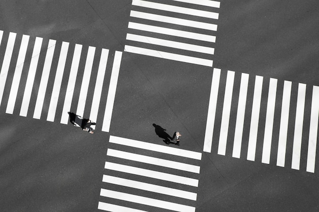 Foto gratuita silueta, de, gente, en la ciudad