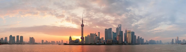 Foto gratuita silueta del horizonte de la mañana de shanghai