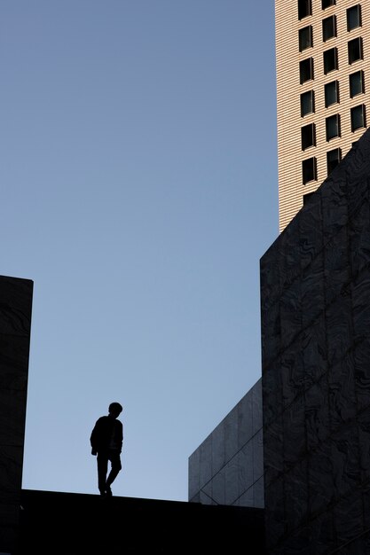 Silueta, de, persona, en la ciudad