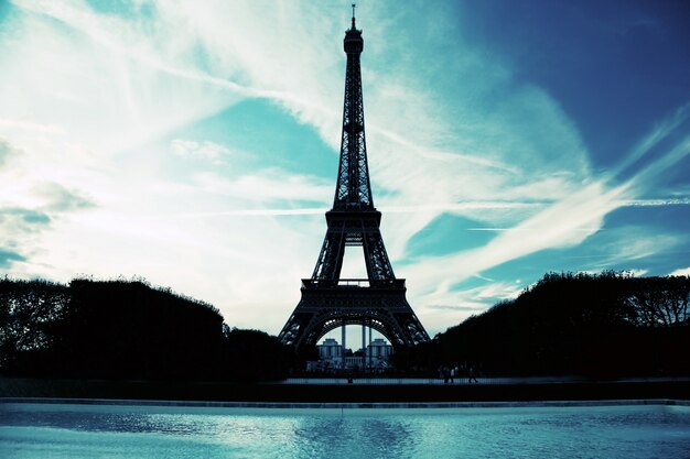 Silueta de la torre eiffel