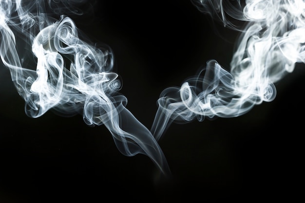 Foto gratuita siluetas onduladas de humo decorativas