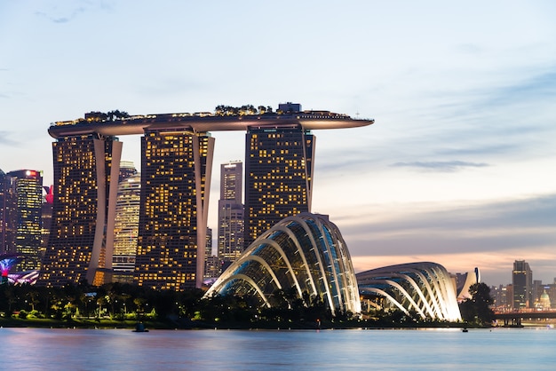 Singapur edificio de oficinas moderno