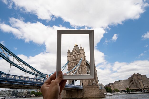 Sitio de visita detrás del marco de fotos