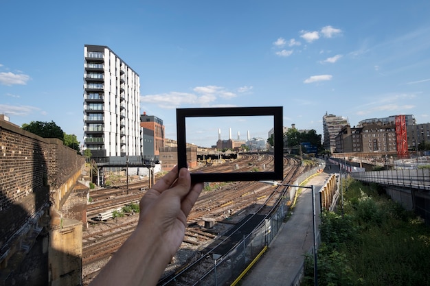 Sitio de visita detrás del marco de fotos