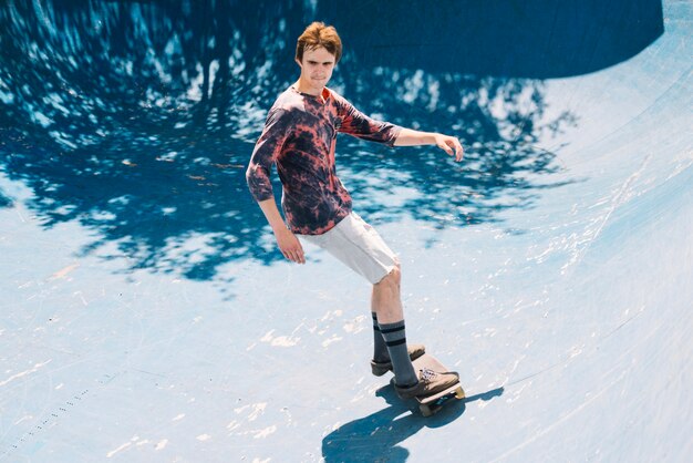 Skater en un día soleado