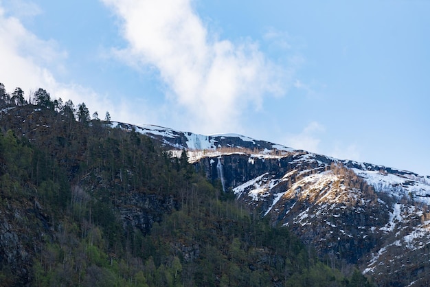 Skjolden Noruega 16 de mayo de 2023 Montaña