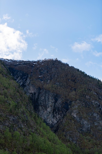 Foto gratuita skjolden noruega 16 de mayo de 2023 montaña