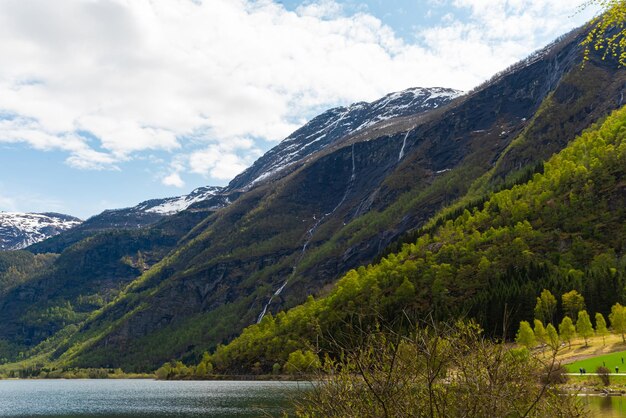 Skjolden Noruega 16 de mayo de 2023 Montaña