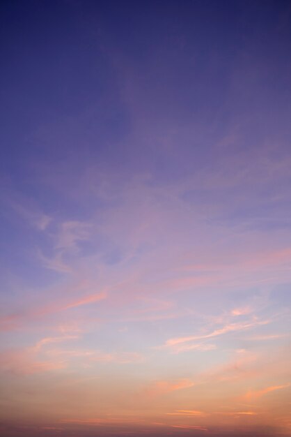 Skyscape hermoso durante el día