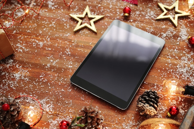 Smartphone con decoración navideña