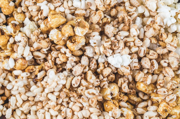 Snacks de palomitas de maíz y trigo