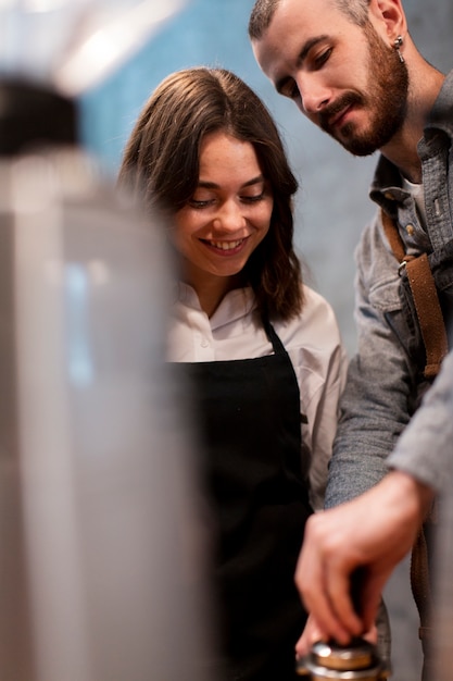 Socios comerciales de ángulo bajo trabajando