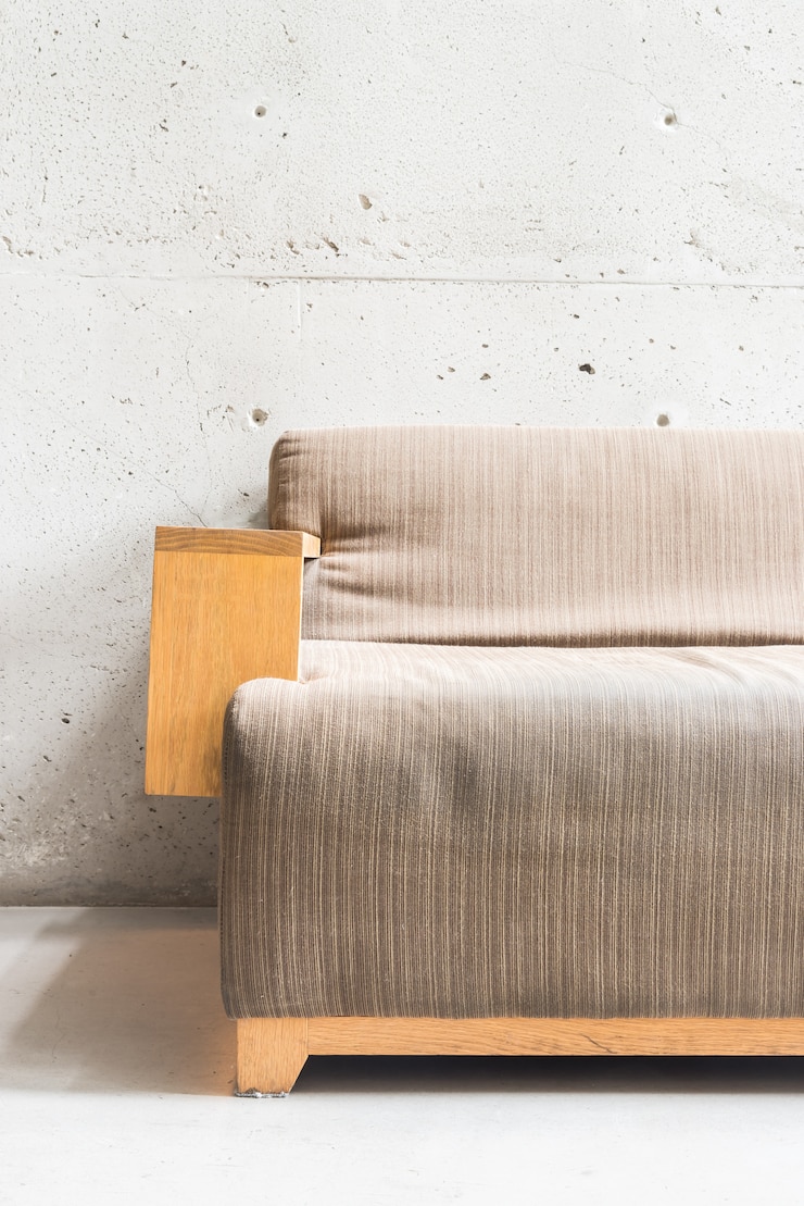 Foto gratuito sofá de madera de lujo hermoso