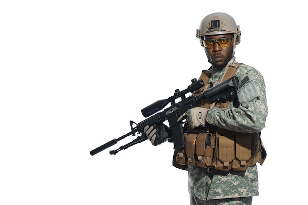 Foto gratuita soldado con gafas estadounidenses protegiendo la patria