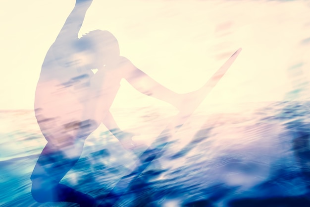 Foto gratuita sombra de persona nadando
